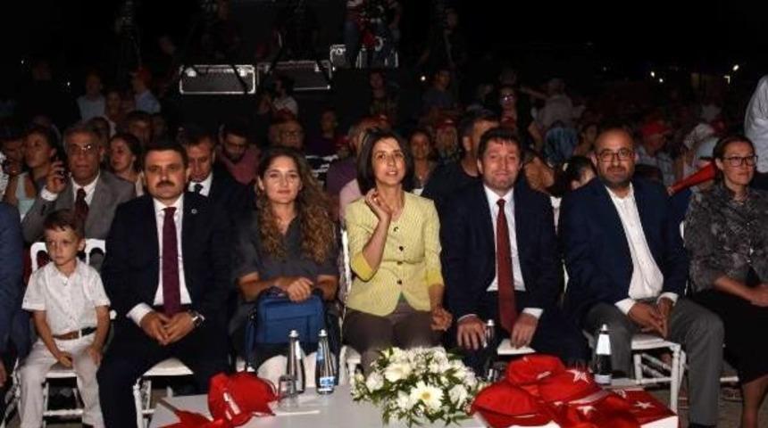 &Ccedil;anakkale'da 'bir Hilal Uğruna' G&ouml;sterisi&nbsp;