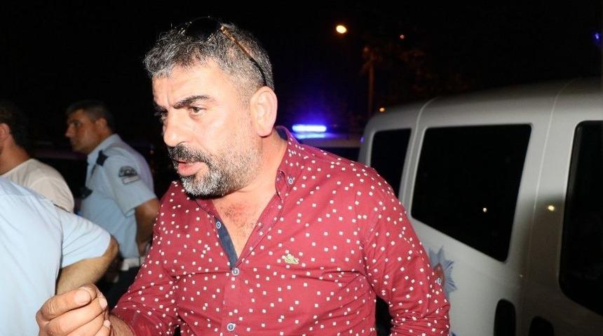 İkiz Plaka Ş&uuml;phelisi Aracı Durdurmak İ&ccedil;in Yola Kapan D&ouml;şendi, Polis Alarma Ge&ccedil;ti