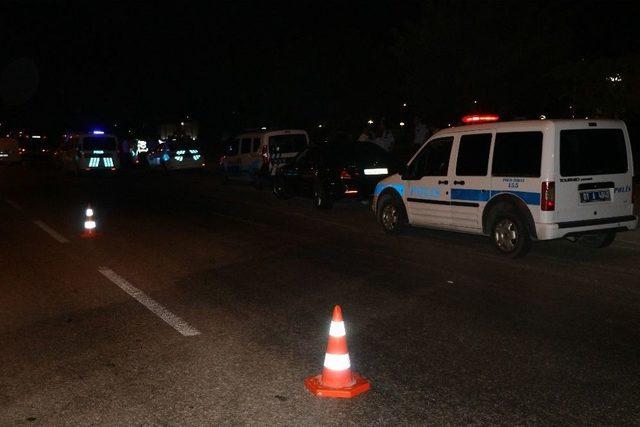 İkiz Plaka Şüphelisi Aracı Durdurmak İçin Yola Kapan Döşendi, Polis Alarma Geçti