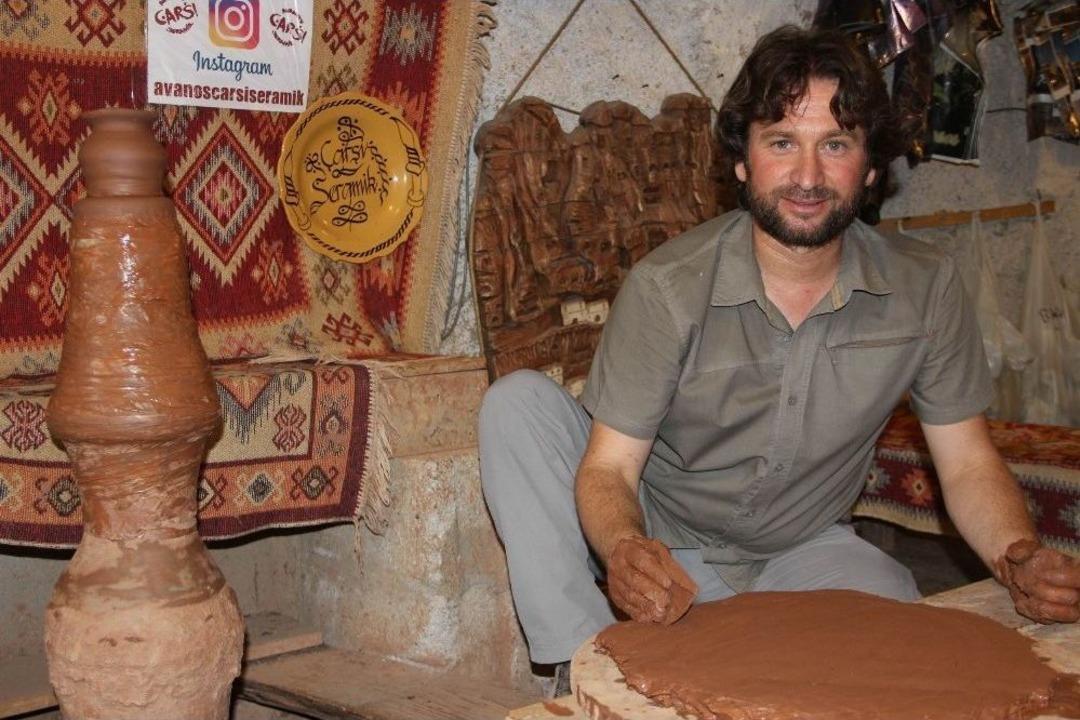 Turistler Kapadokya&rsquo;ya El Ve Ayak İzlerini Bırakıyor