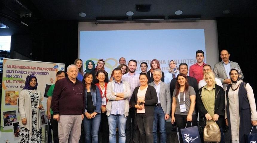 Bayraklı&rsquo;dan Polonya K&uuml;t&uuml;phanelerine Ziyaret