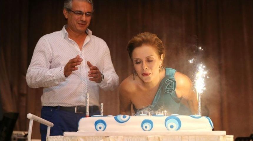 Zuhal Olcay&rsquo;a Muhteşem S&uuml;rpriz