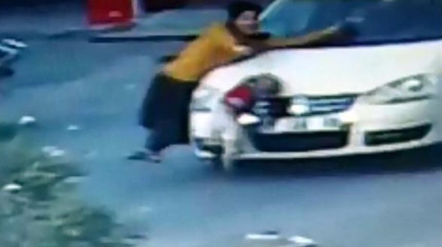 Oğlunu Otomobilin Altında Kalmaktan Kurtaramadı