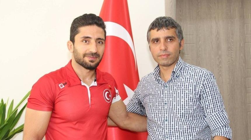 Kaymakam Turan, Bronz Madalyalı Sporcuyu Kabul Etti