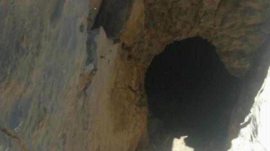 Ter&ouml;ristler Taş Kırıcı Makinelerle Kazdıkları Mağarada &Ouml;ld&uuml;r&uuml;ld&uuml;