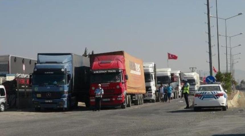 Öncüpınar Sınır Kapısı'nda Yoğunluk