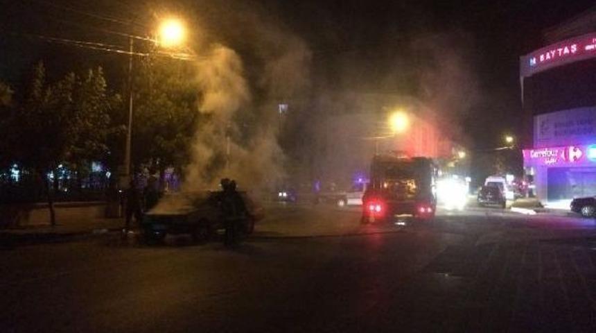 Gemlik'te Seyir Halindeyken Alev Alan Otomobil Yandı