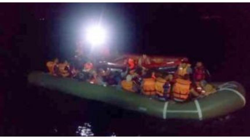 Kuşadası K&ouml;rfezi&rsquo;nde 56 Ka&ccedil;ak G&ouml;&ccedil;men Yakalandı