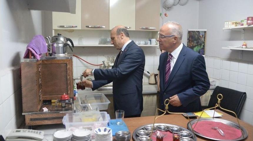 Vali &Ccedil;ift&ccedil;i&rsquo;den &Ccedil;ay Servisi