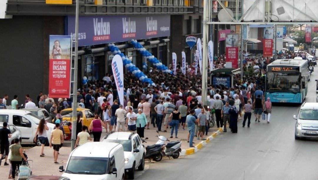 Teknoloji Market A&ccedil;ılışında İndirim İzdihamı