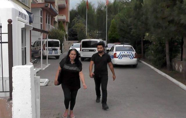 Barış Akarsu’nun Annesi Hırsızın Yakalandığını Öğrenince Adliye’ye Koştu