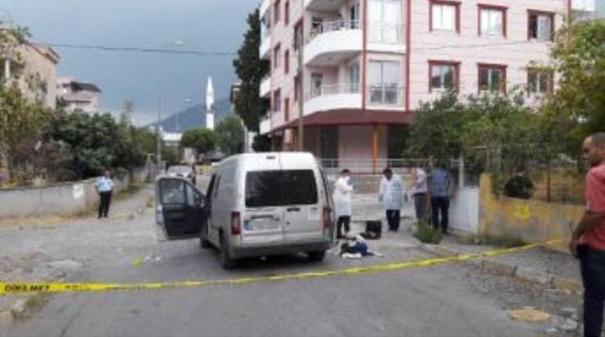 İskenderun'da Para Nakil Aracına Silahlı Saldırı: 2 Yaralı