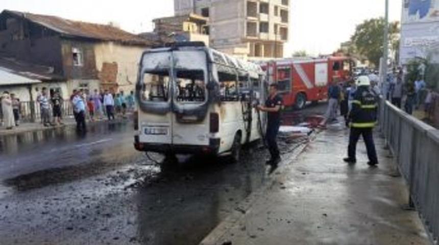 Minib&uuml;s &Ouml;nce Yandı Sonra Patladı