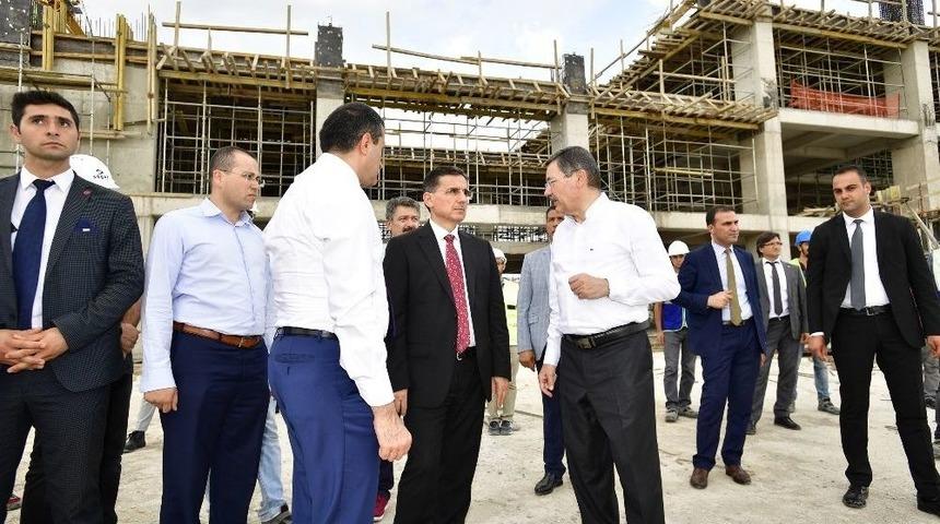 Başkan G&ouml;k&ccedil;ek İle Ankara Valisi Topaca, Eryaman Stadı İnşaatını Gezdi