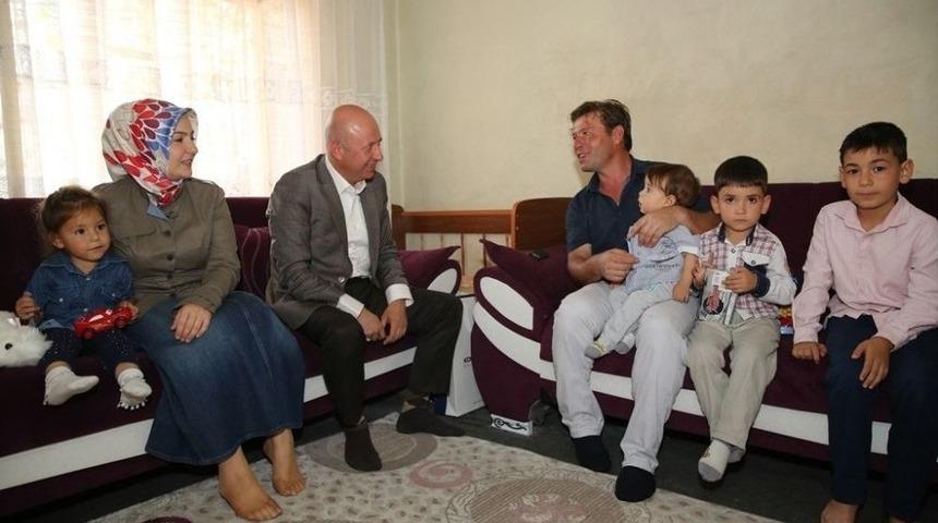 Çolakbayrakdar Çifti Çat Kapı Ziyaretlere Devam Ediyor