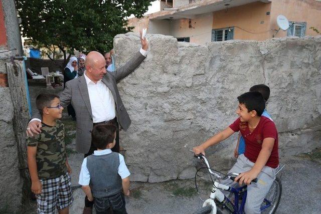 Çolakbayrakdar Çifti Çat Kapı Ziyaretlere Devam Ediyor