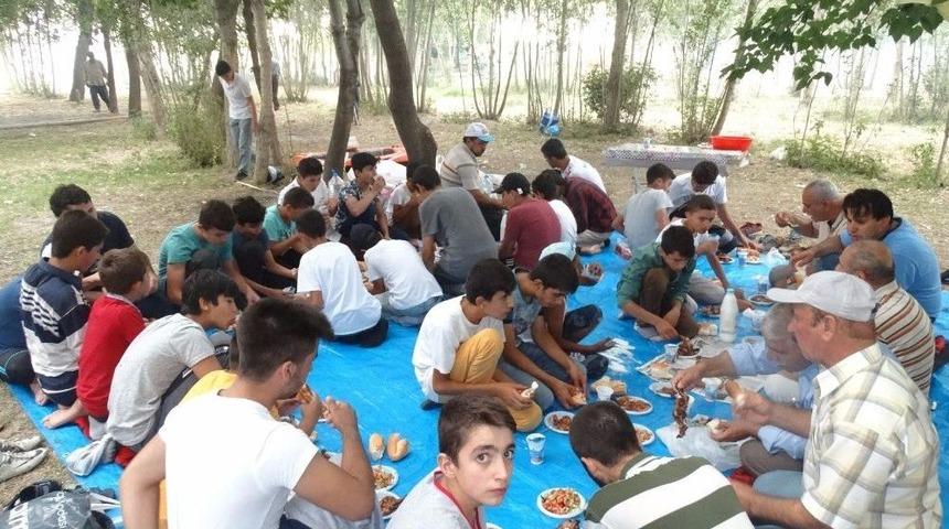 Yaz Kursunu Tamamlayan Çocuklar Şelaleyi Gezdi