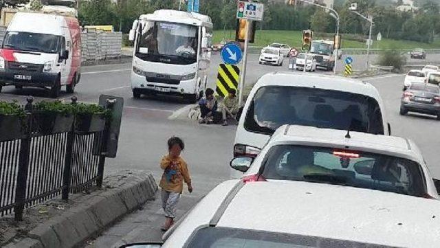 Yaşıtları Uyurken O Yollarda