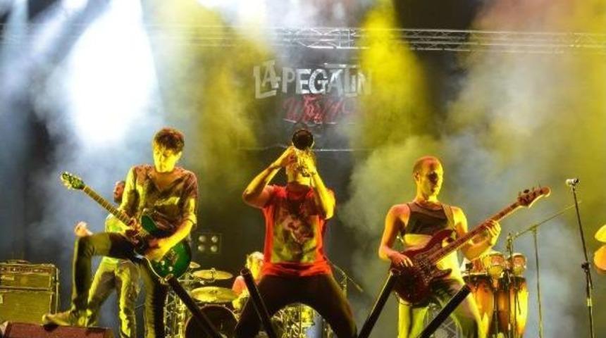 Nil&uuml;fer M&uuml;zik Festivali &Uuml;&ccedil; Ayrı Sahnede Sanat&ccedil;ıları M&uuml;zikseverlerle Buluşturdu