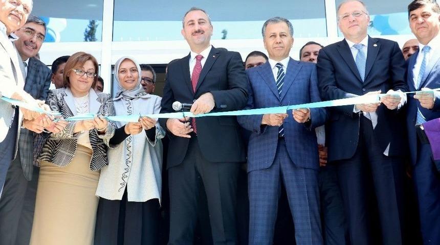 Adalet Bakanı G&uuml;l&rsquo;den Darbecilere "pişkinlik" Cevabı