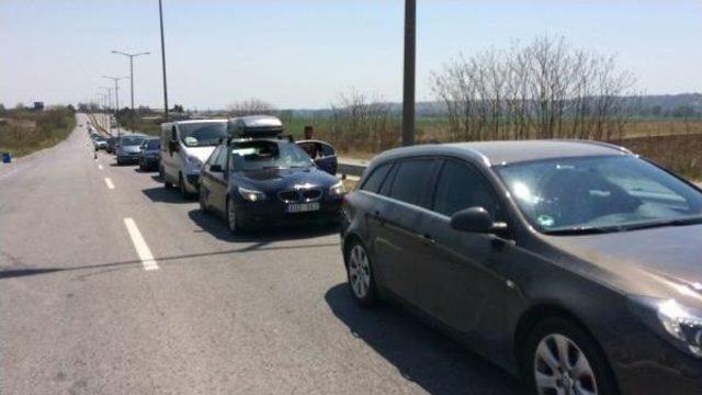 Kapıkule'de Gurbetçilerin 5 Kilometre Dönüş Kuyruğu