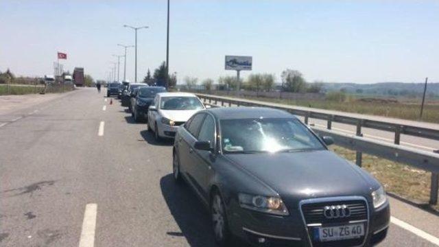 Kapıkule'de Gurbetçilerin 5 Kilometre Dönüş Kuyruğu