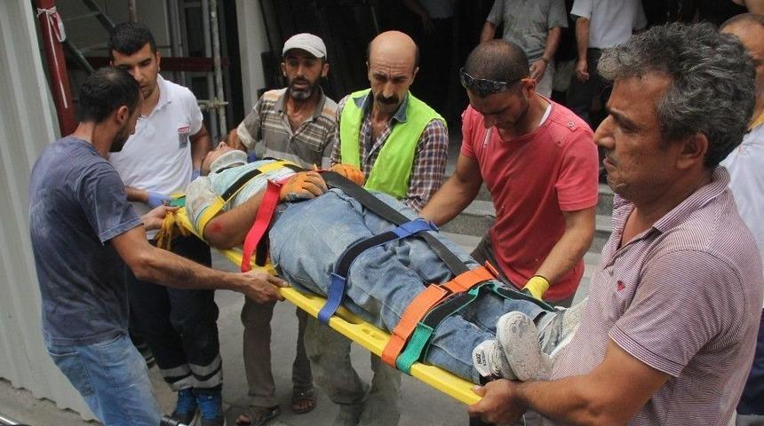 İskeleden D&uuml;şen İş&ccedil;i Yaralandı