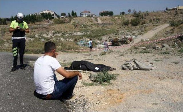 Durdurmak Istediği Traktörün Altında Kalarak Öldü