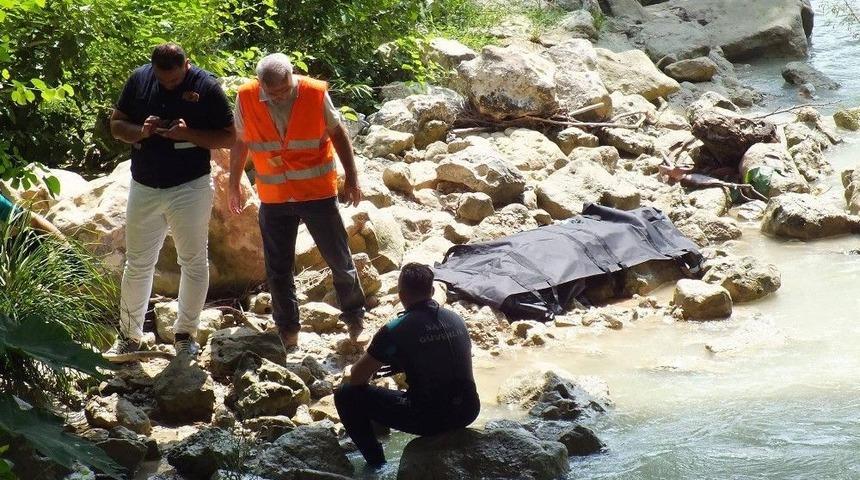 K&ouml;pr&uuml;den Atlayan Gencin Cesedi Bulundu