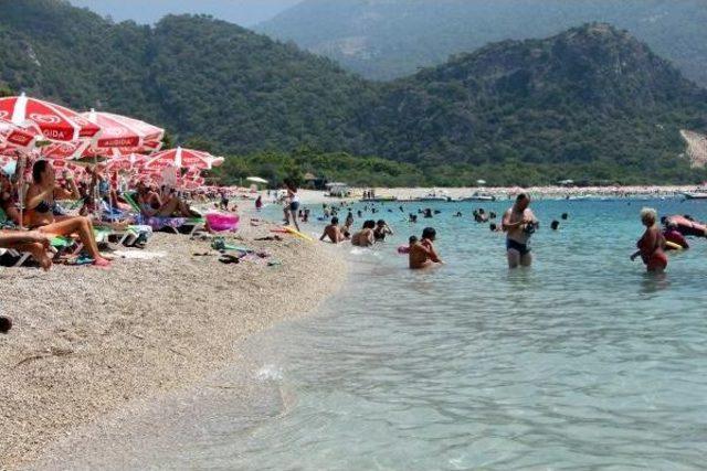 Dünyaca Ünlü Plajda Denize Sıfır Localar Kaldırıldı