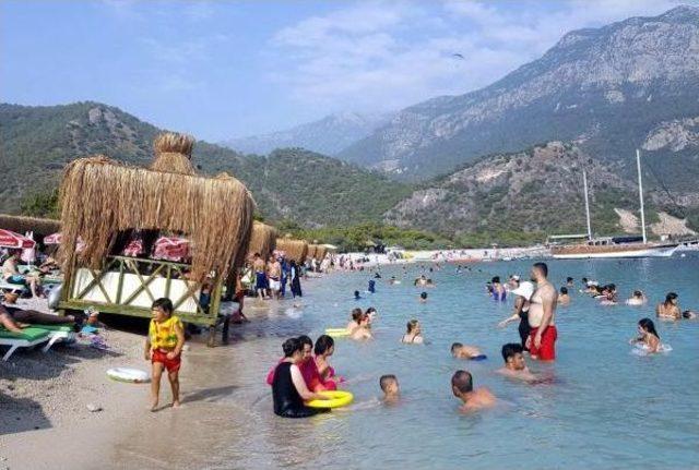 Dünyaca Ünlü Plajda Denize Sıfır Localar Kaldırıldı