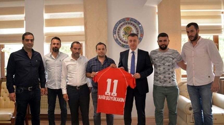 Bilecikspor&rsquo;dan Vali B&uuml;y&uuml;kakın&rsquo;a 11 Numaralı Bilecikspor Forması