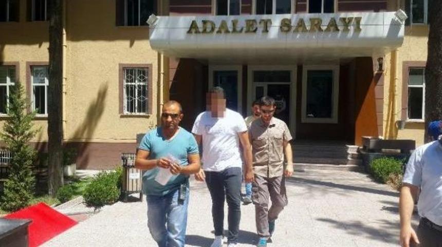 Niğde'de 'hero' Tiş&ouml;rt&uuml;yle Dolaşah Gen&ccedil; G&ouml;zaltına Alındı