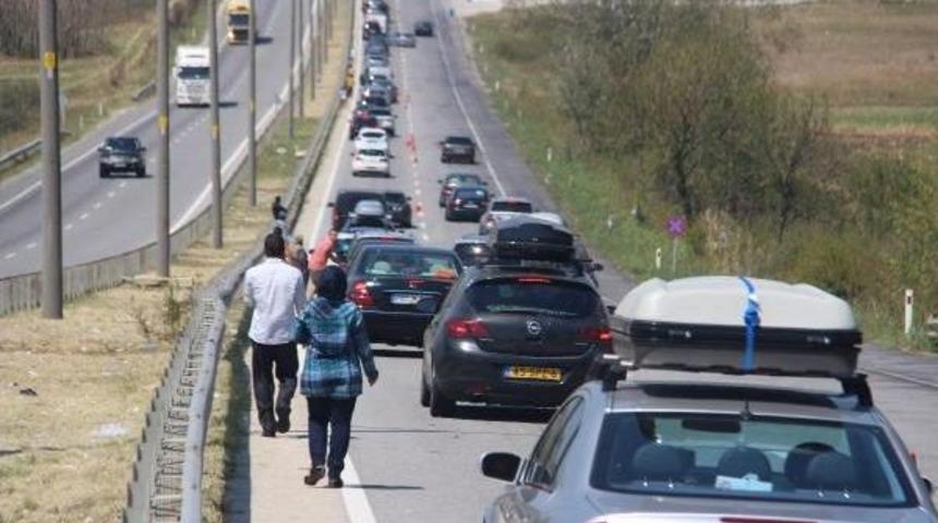 Kapıkule'de Gurbet&ccedil;ilerin 5 Kilometre D&ouml;n&uuml;ş Kuyruğu(2)