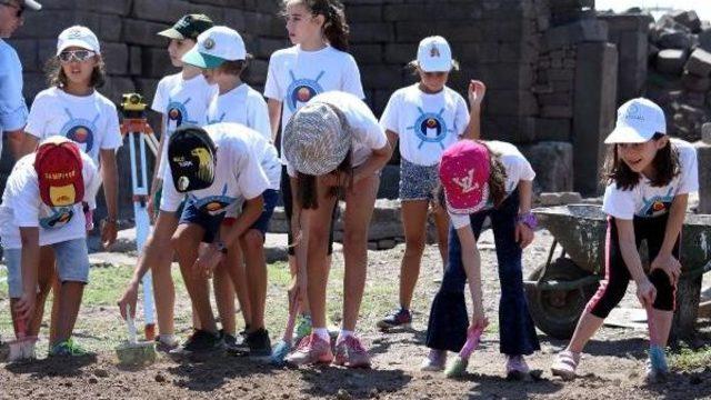Minik 'arkeologlar' Assos'ta Kazı Heyecanı Yaşadı
