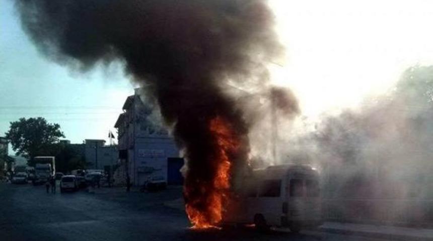 Kahramanmaraş'ta Park Halindeki Minib&uuml;s Yandı