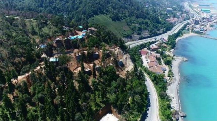 &Ccedil;amburnu'nda Yanan Orman Alanında Yapılaşma Tartışması