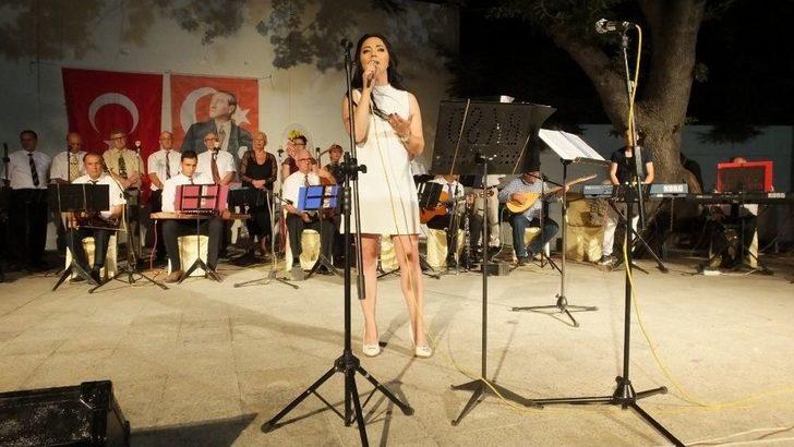 Burhaniyeli Sanatçılardan Türkü Ve Şarkı Ziyafeti G4