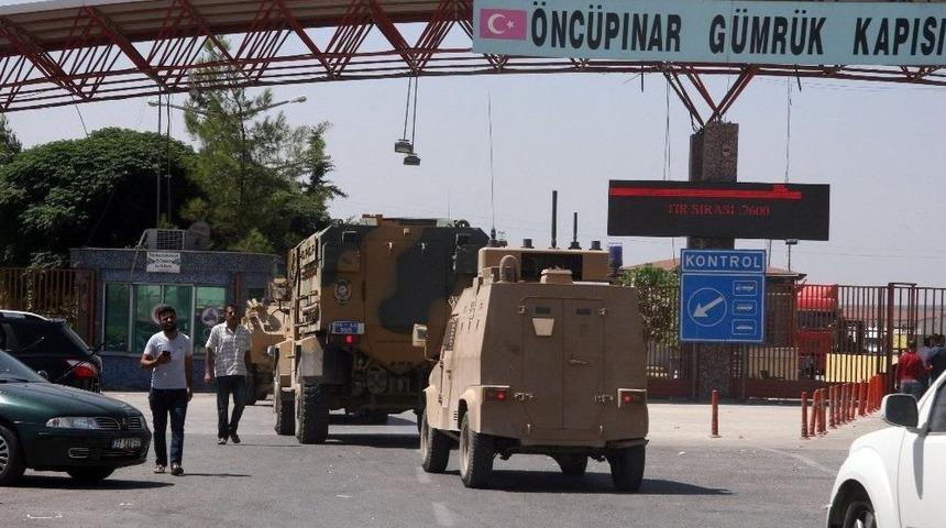 Sınırda Askeri Ara&ccedil; Yoğunluğu