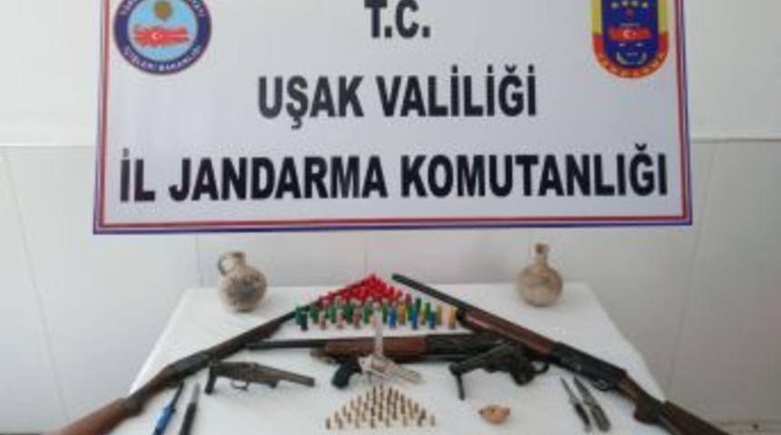 Jandarmadan Cephanelik Gibi Eve Baskın