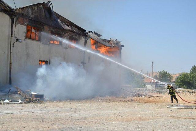 Ambalaj Fabrikası Alev Alev Yandı