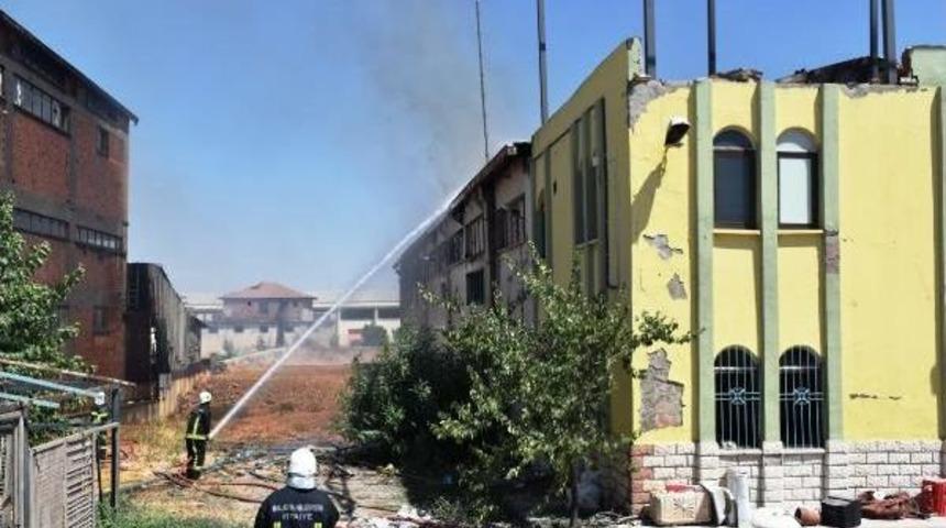 Malatya'da 2 Kutu Fabrikası Alev Alev