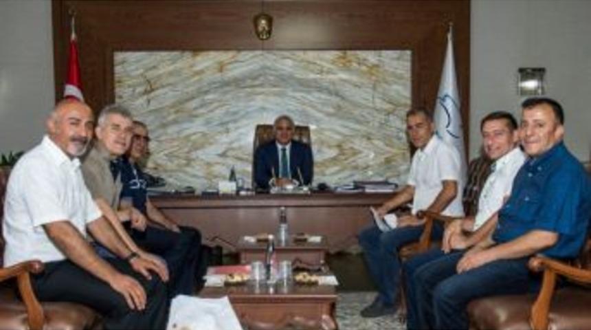 Dernek Y&ouml;neticilerinden Vali Zorluoğlu&rsquo;na Ziyaret