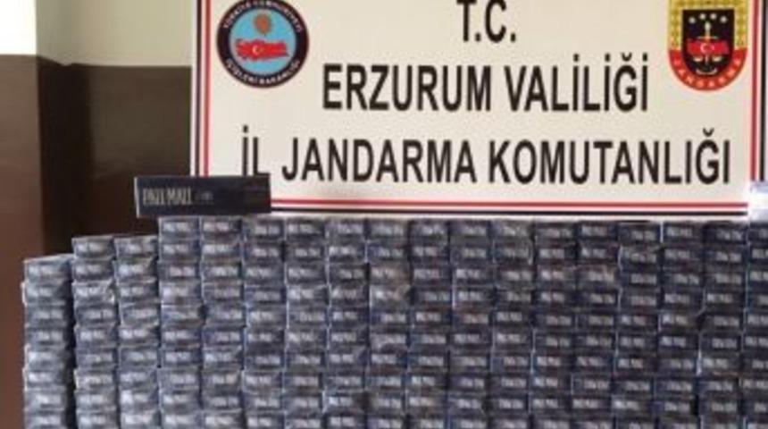 Otob&uuml;s&uuml;n Tavanına Gizlenen 5 Bin 180 Paket Ka&ccedil;ak Sigara Ele Ge&ccedil;irildi