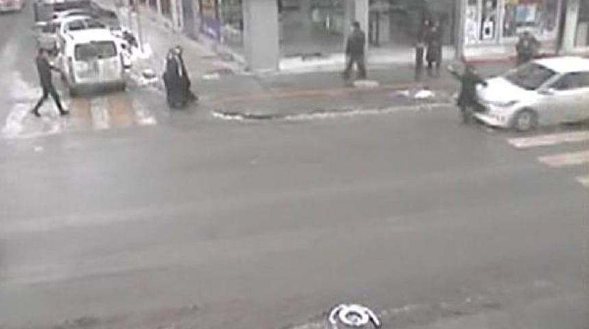 Sivas'ta Trafik Kazaları Mobese Kameralarına Yansıdı