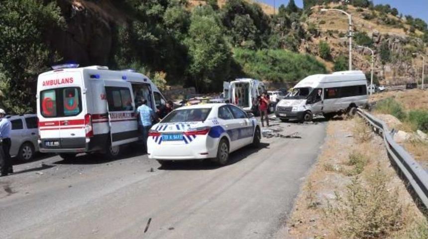Bitlis'te Trafik Kazası; 6 Yaralı