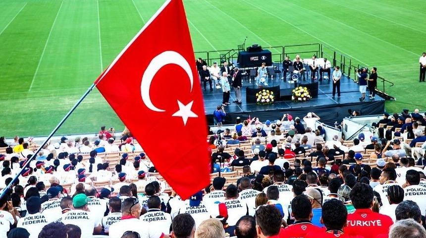 İstanbul İtfaiyesi Madalyaları Topluyor