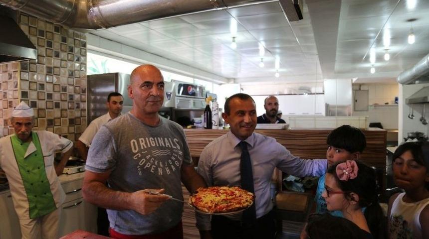 Madonna&rsquo;nın Pizzacısından Tuncelili &Ccedil;ocuklara Pizza