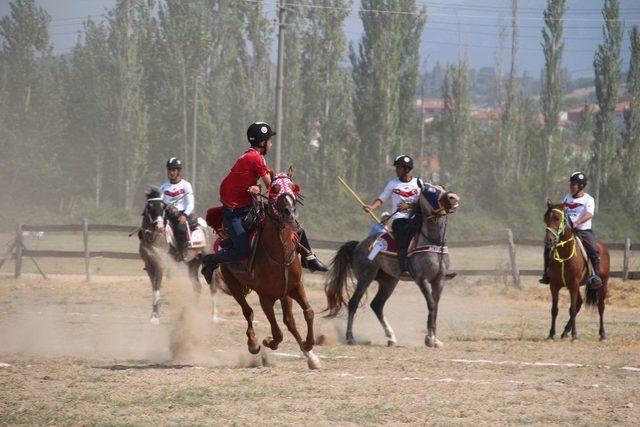 Atlı Cirit Yükselme Müsabakaları Sındırgı’da Başladı