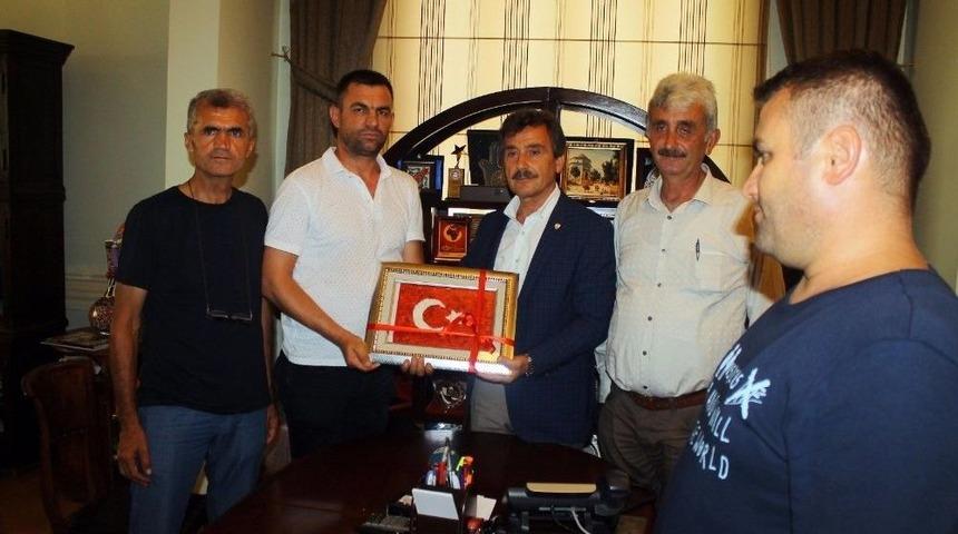 En B&uuml;y&uuml;k Hayali Geri D&ouml;nmek